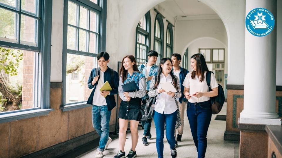 Đối tượng tuyển sinh văn bằng 2 hệ đào tạo từ xa